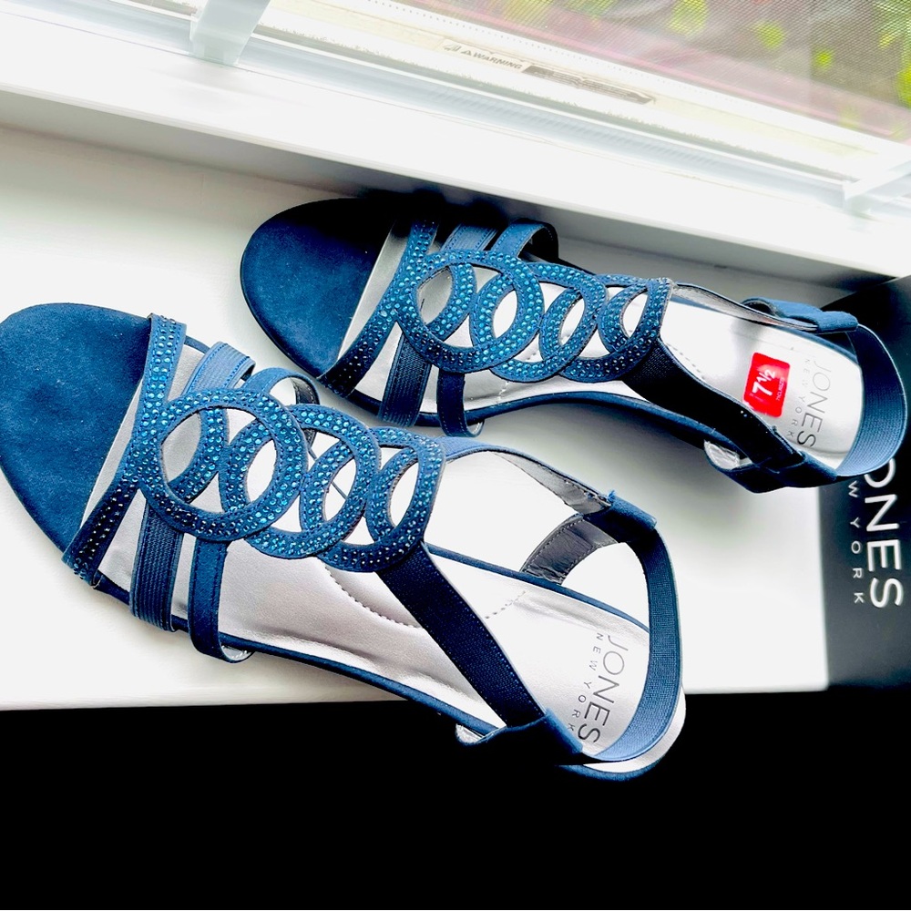 New ladies Navy Blue Strappy Wedge Sandals from ‘Jones New York’ / size 7.5